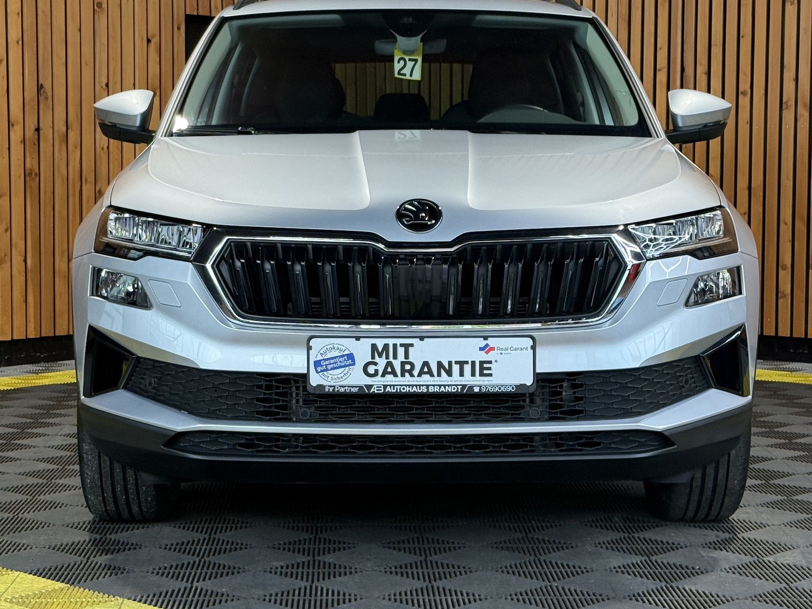 Fahrzeugabbildung SKODA Karoq 1,5 TSI DSG Selection *Navi*LED*Kam*Kessy*