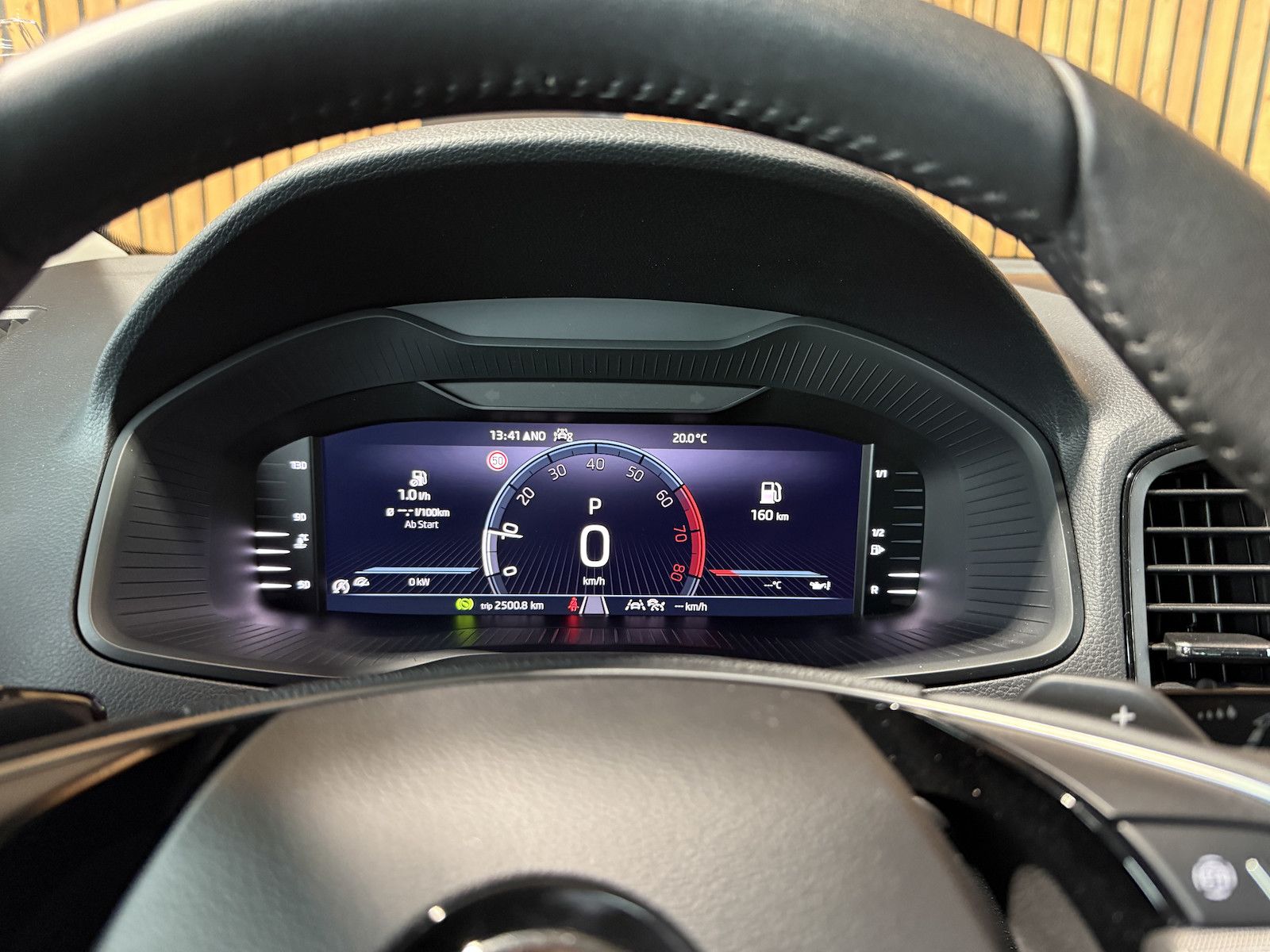 Fahrzeugabbildung SKODA Karoq 1,5 TSI DSG Selection *Navi*LED*Kam*Kessy*