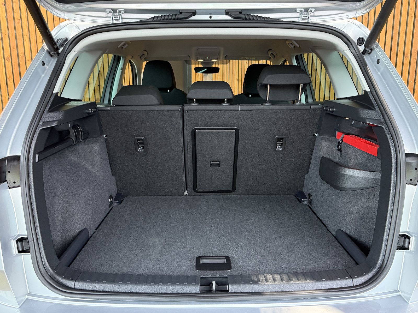 Fahrzeugabbildung SKODA Karoq 1,5 TSI DSG Selection *Navi*LED*Kam*Kessy*