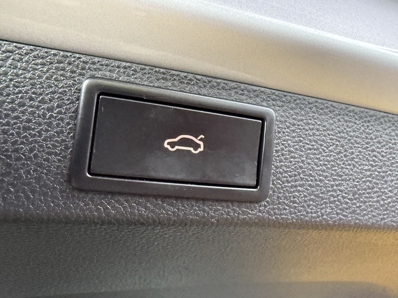 Fahrzeugabbildung SKODA Karoq 1,5 TSI DSG Selection *Navi*LED*Kam*Kessy*