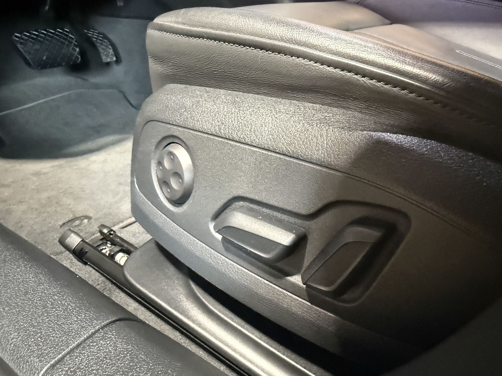 Fahrzeugabbildung Audi A4 Avant advan. TDI Aut. *Navi*Kam*Virtual*Leder