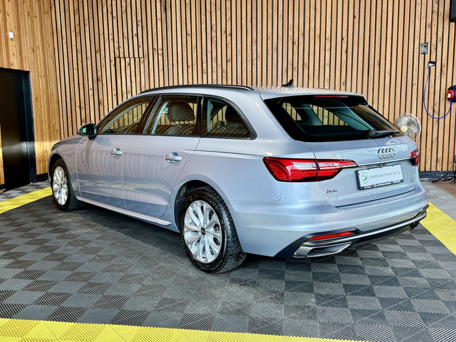 Fahrzeugabbildung Audi A4 Avant advan. TDI Aut. *Navi*Kam*Virtual*Leder