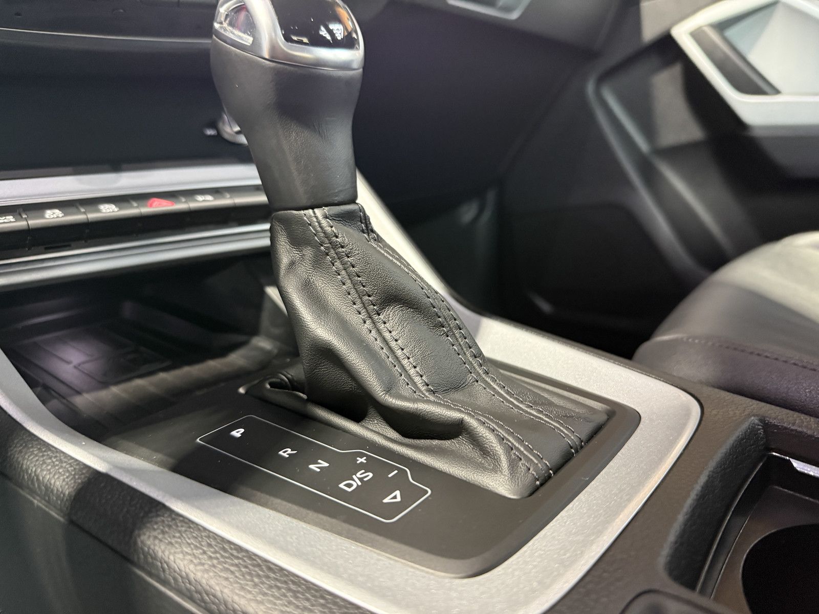 Fahrzeugabbildung Audi Q3 35 TDI advan. Aut. Navi*LED*Virtual*Kam*Leder