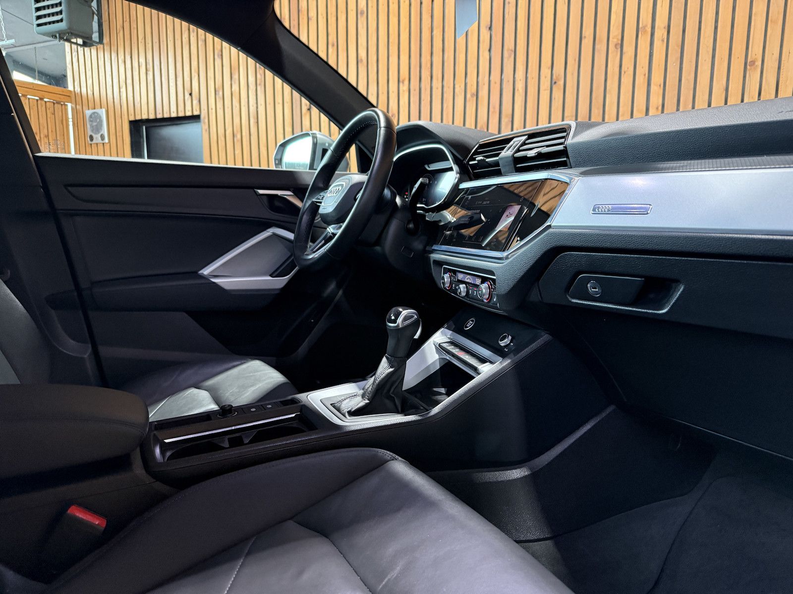 Fahrzeugabbildung Audi Q3 35 TDI advan. Aut. Navi*LED*Virtual*Kam*Leder