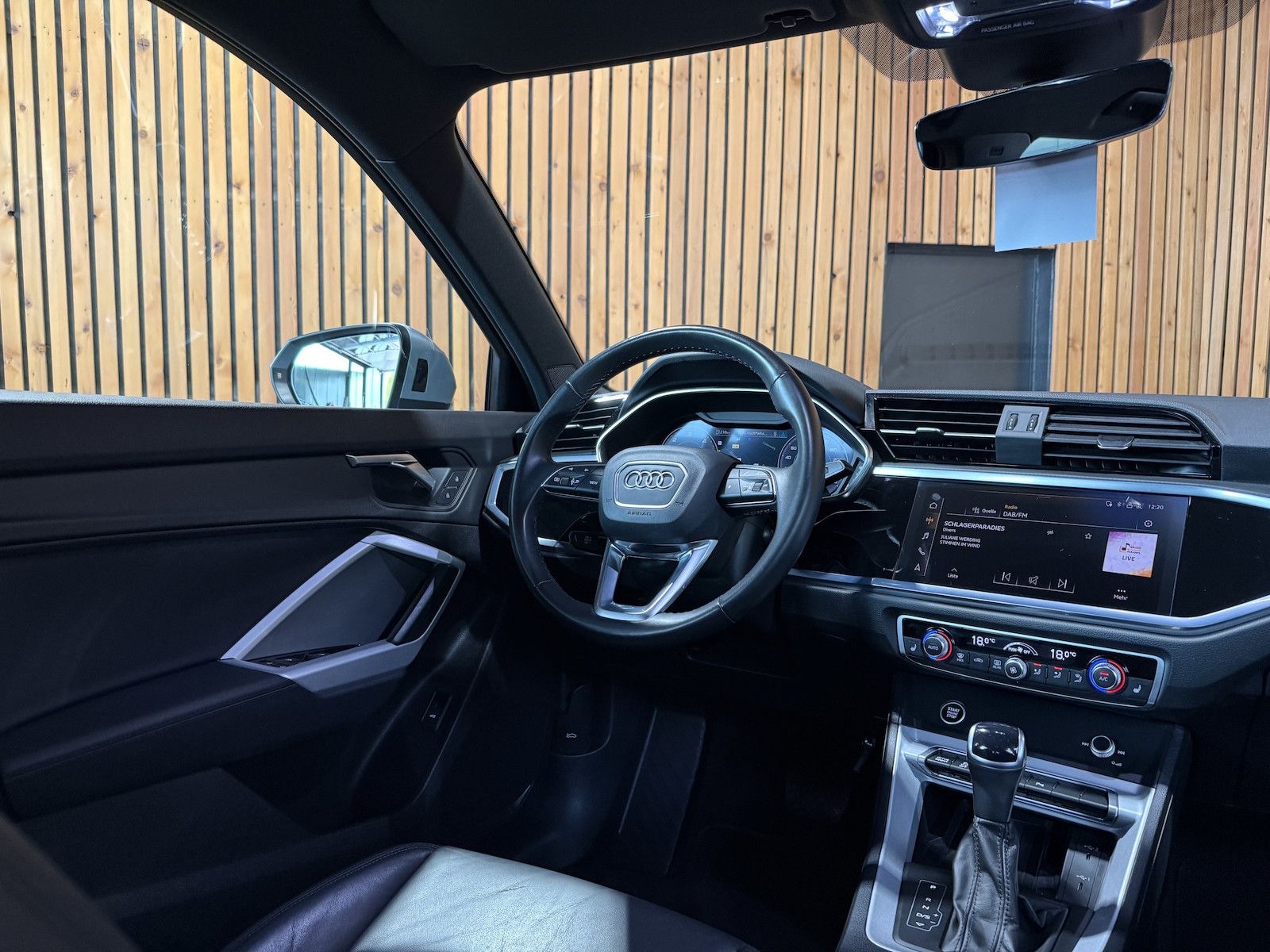 Fahrzeugabbildung Audi Q3 35 TDI advan. Aut. Navi*LED*Virtual*Kam*Leder