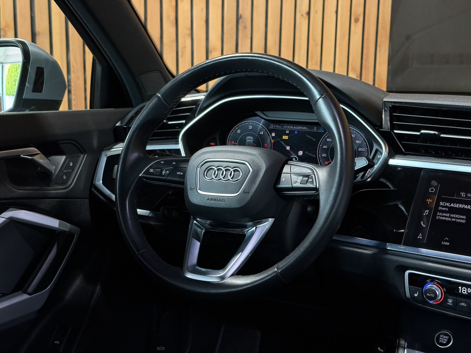 Fahrzeugabbildung Audi Q3 35 TDI advan. Aut. Navi*LED*Virtual*Kam*Leder