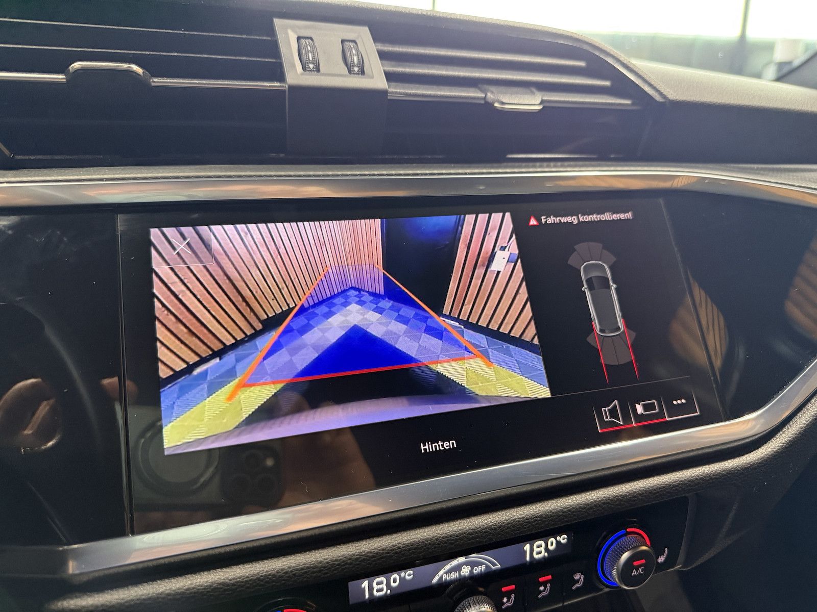 Fahrzeugabbildung Audi Q3 35 TDI advan. Aut. Navi*LED*Virtual*Kam*Leder