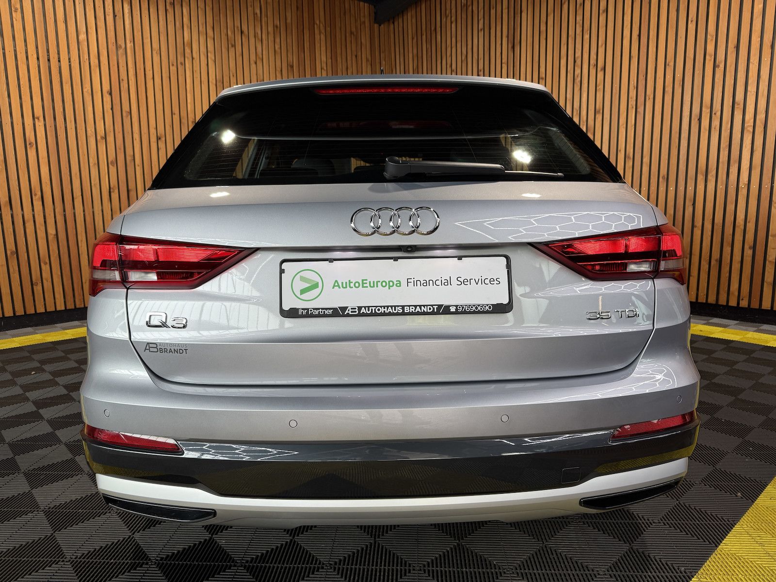 Fahrzeugabbildung Audi Q3 35 TDI advan. Aut. Navi*LED*Virtual*Kam*Leder