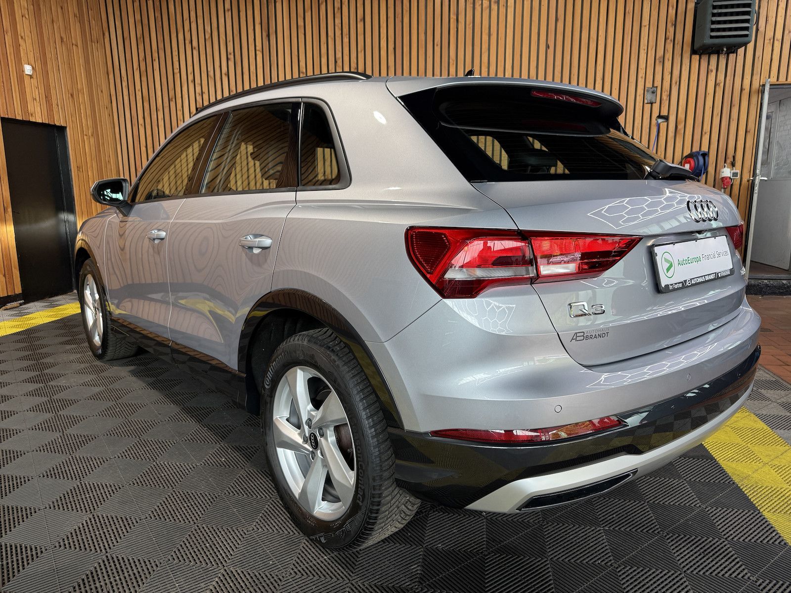 Fahrzeugabbildung Audi Q3 35 TDI advan. Aut. Navi*LED*Virtual*Kam*Leder