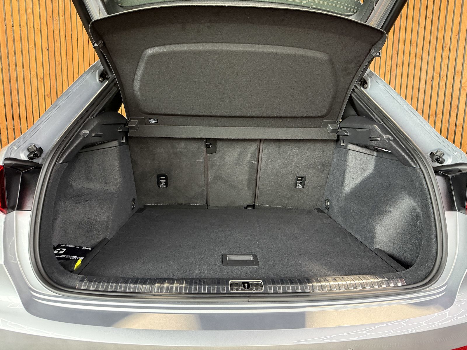 Fahrzeugabbildung Audi Q3 35 TDI advan. Aut. Navi*LED*Virtual*Kam*Leder