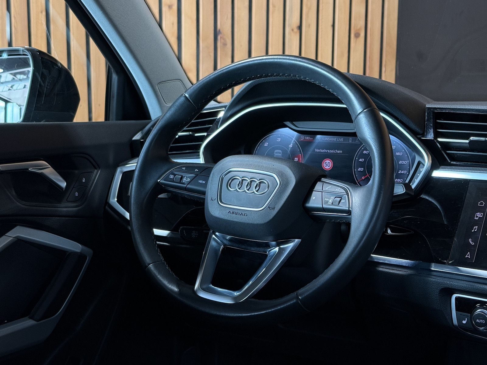 Fahrzeugabbildung Audi Q3 40 TDI advan. quattro *Navi*LED*Virtual*Kam*