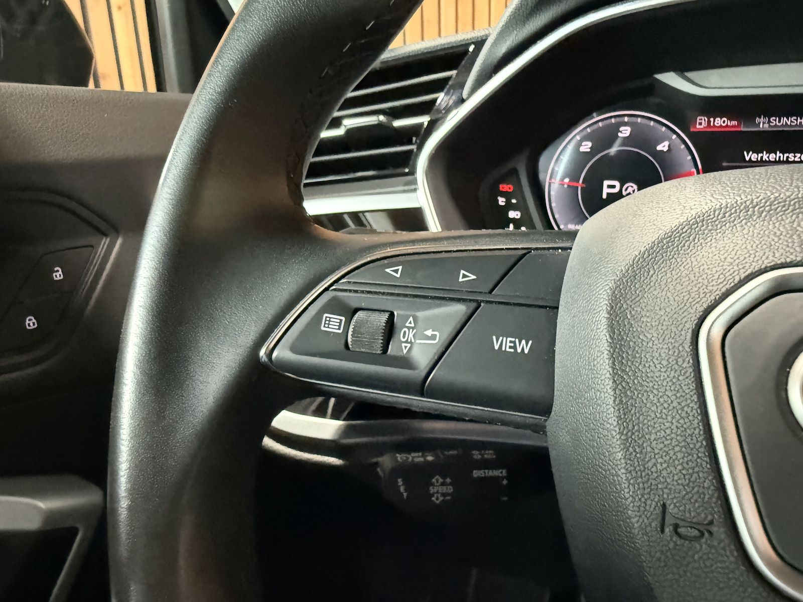 Fahrzeugabbildung Audi Q3 40 TDI advan. quattro *Navi*LED*Virtual*Kam*