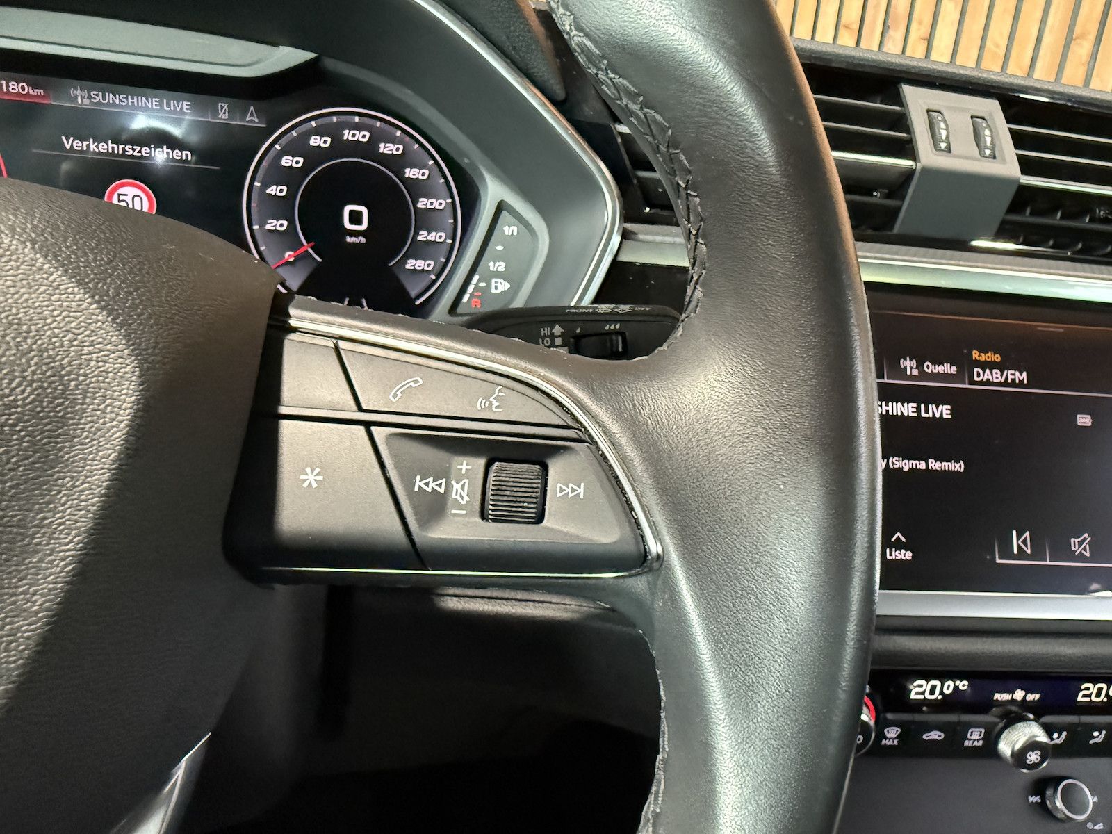 Fahrzeugabbildung Audi Q3 40 TDI advan. quattro *Navi*LED*Virtual*Kam*