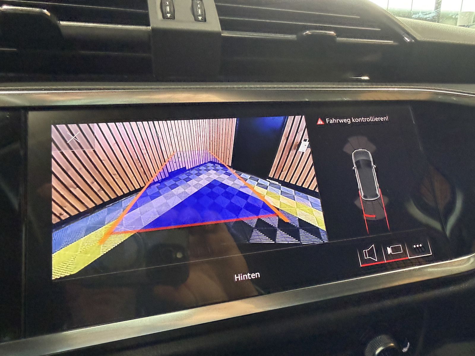Fahrzeugabbildung Audi Q3 40 TDI advan. quattro *Navi*LED*Virtual*Kam*