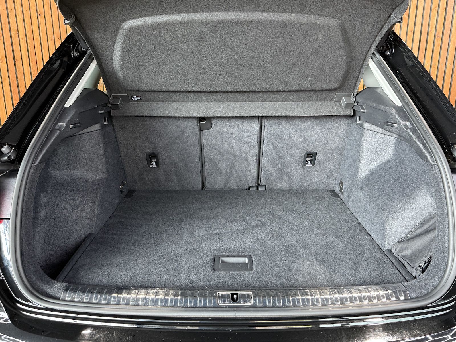 Fahrzeugabbildung Audi Q3 40 TDI advan. quattro *Navi*LED*Virtual*Kam*