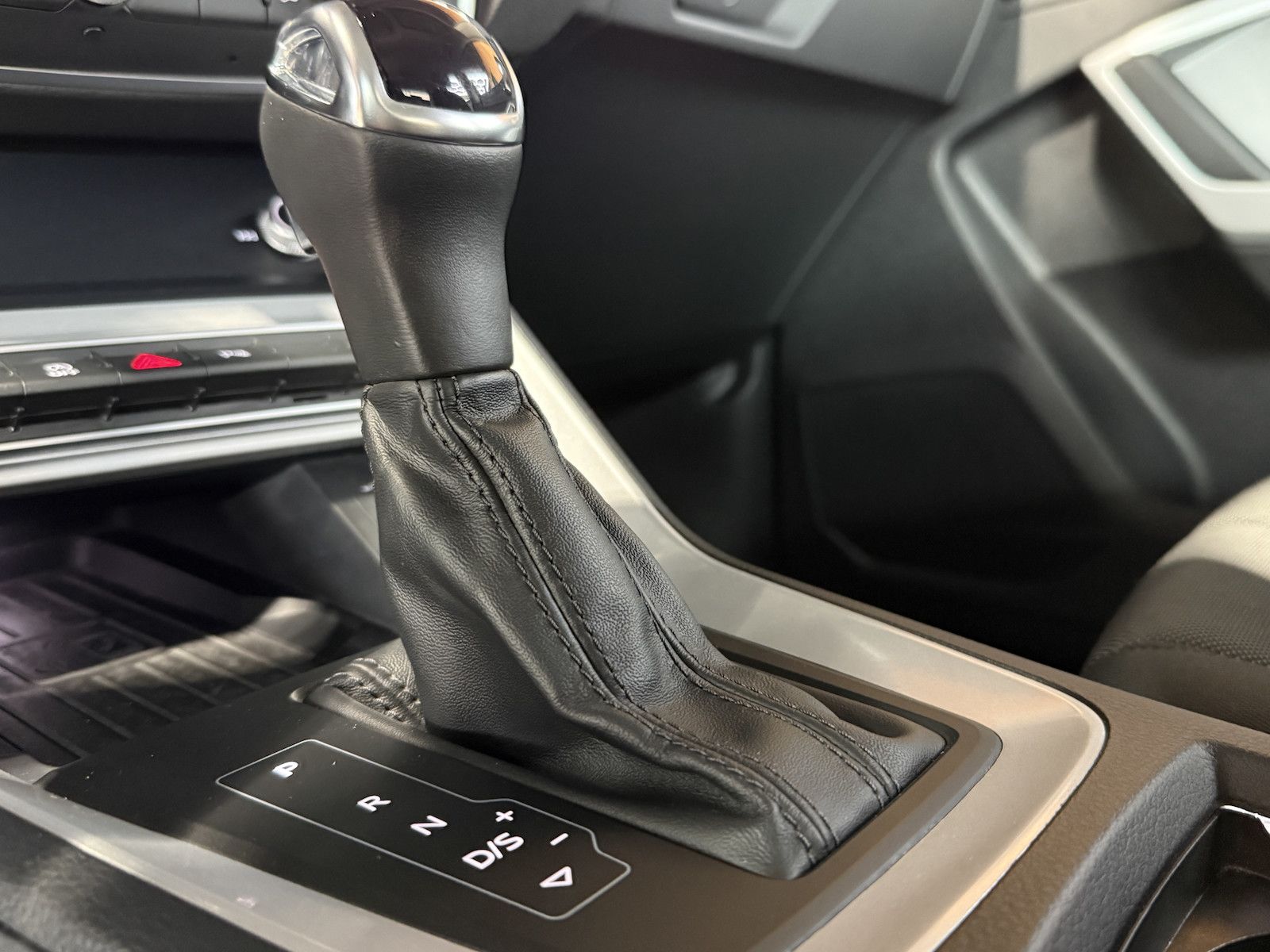 Fahrzeugabbildung Audi Q3 40 TDI advan. quattro *Navi*LED*Virtual*Kam*