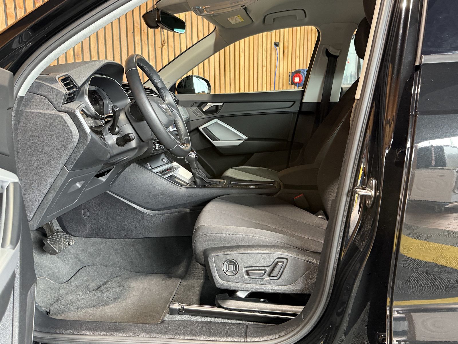 Fahrzeugabbildung Audi Q3 40 TDI advan. quattro *Navi*LED*Virtual*Kam*