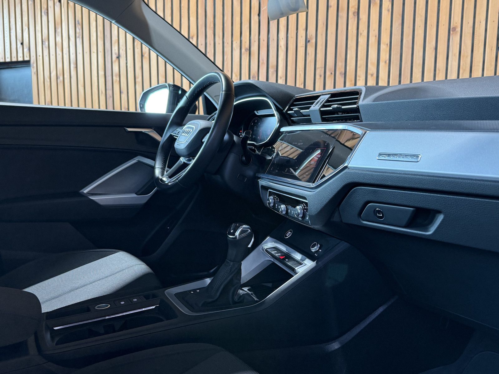 Fahrzeugabbildung Audi Q3 40 TDI advan. quattro *Navi*LED*Virtual*Kam*