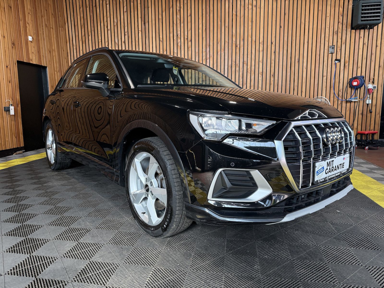 Fahrzeugabbildung Audi Q3 40 TDI advan. quattro *Navi*LED*Virtual*Kam*