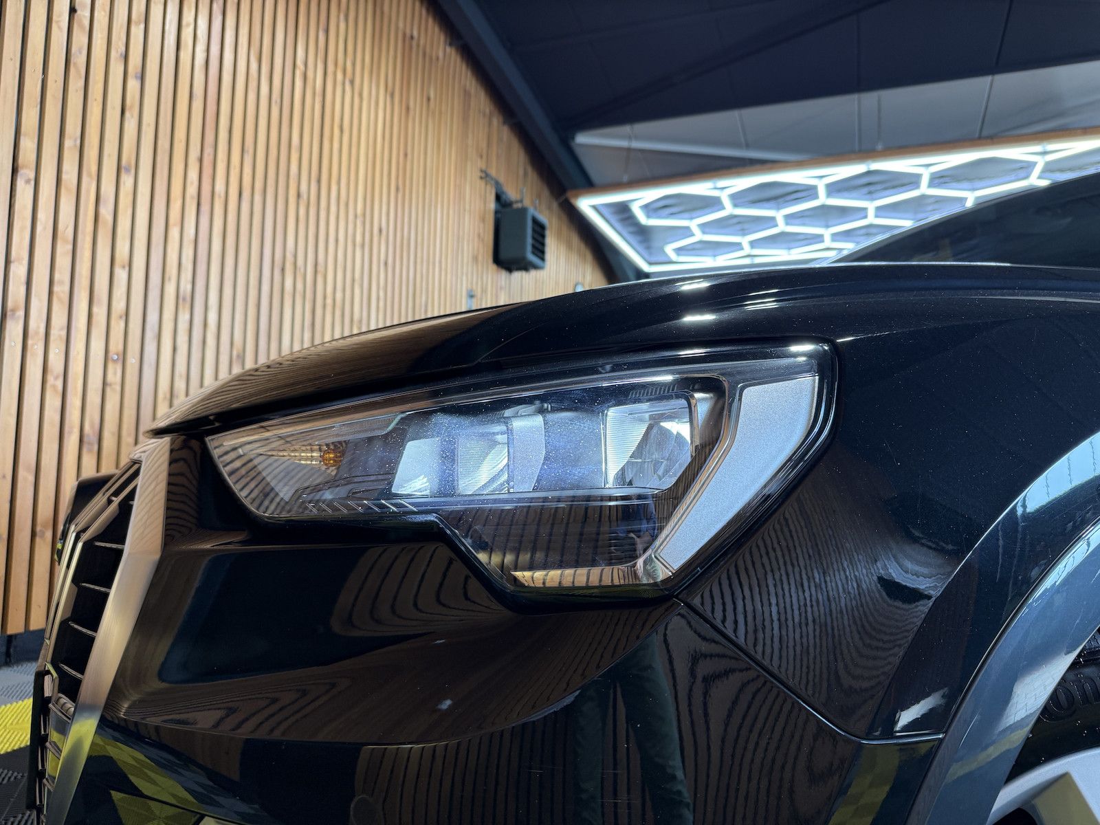 Fahrzeugabbildung Audi Q3 40 TDI advan. quattro *Navi*LED*Virtual*Kam*