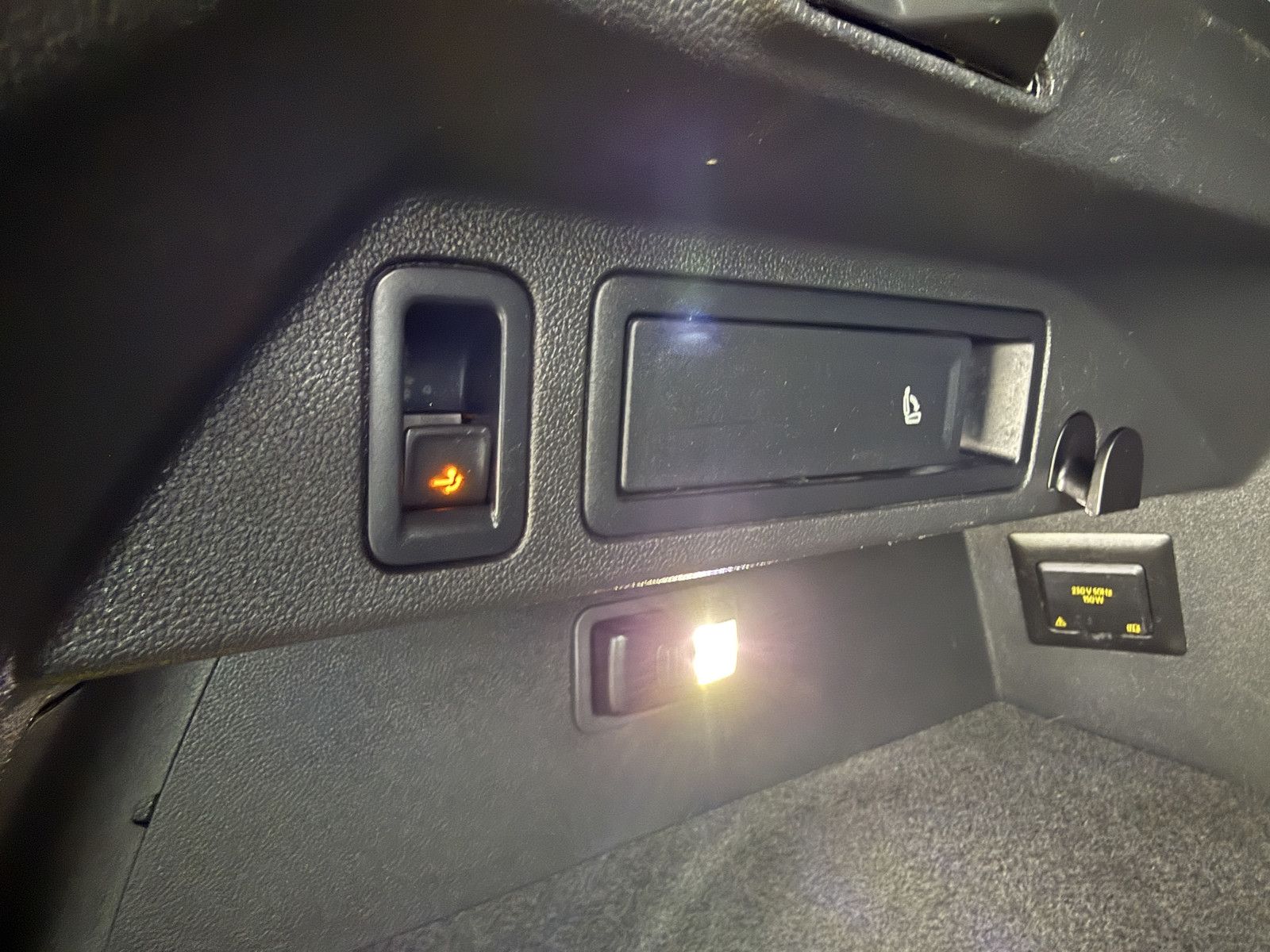 Fahrzeugabbildung Volkswagen Tiguan 1,5 TSI Active DSG *Navi*AHK*Kam*ACC*Pano