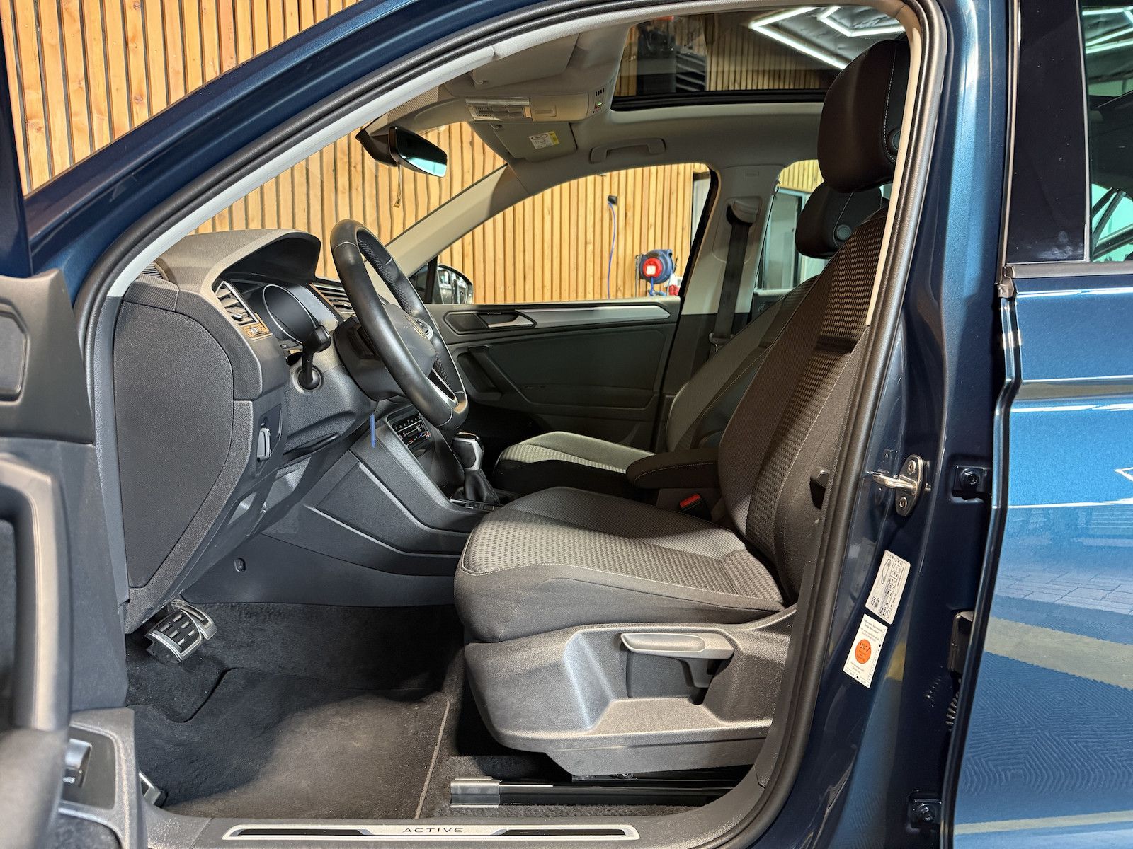 Fahrzeugabbildung Volkswagen Tiguan 1,5 TSI Active DSG *Navi*AHK*Kam*ACC*Pano