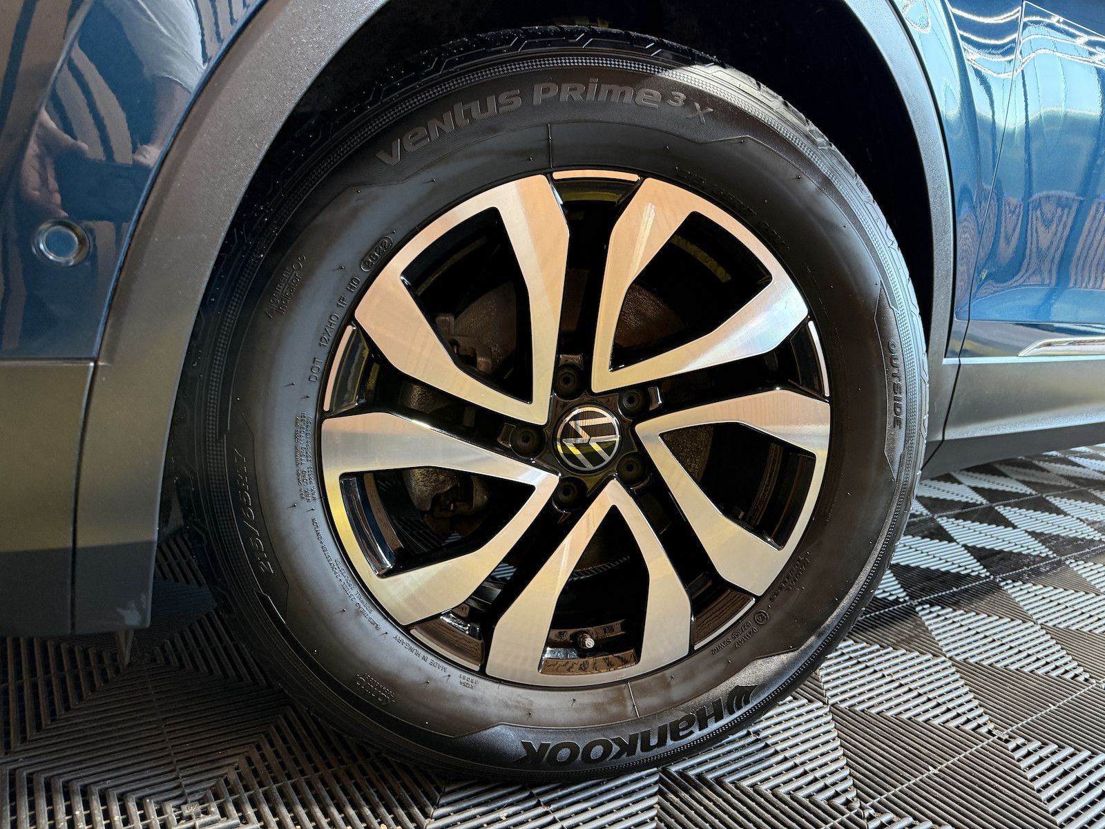 Fahrzeugabbildung Volkswagen Tiguan 1,5 TSI Active DSG *Navi*AHK*Kam*ACC*Pano
