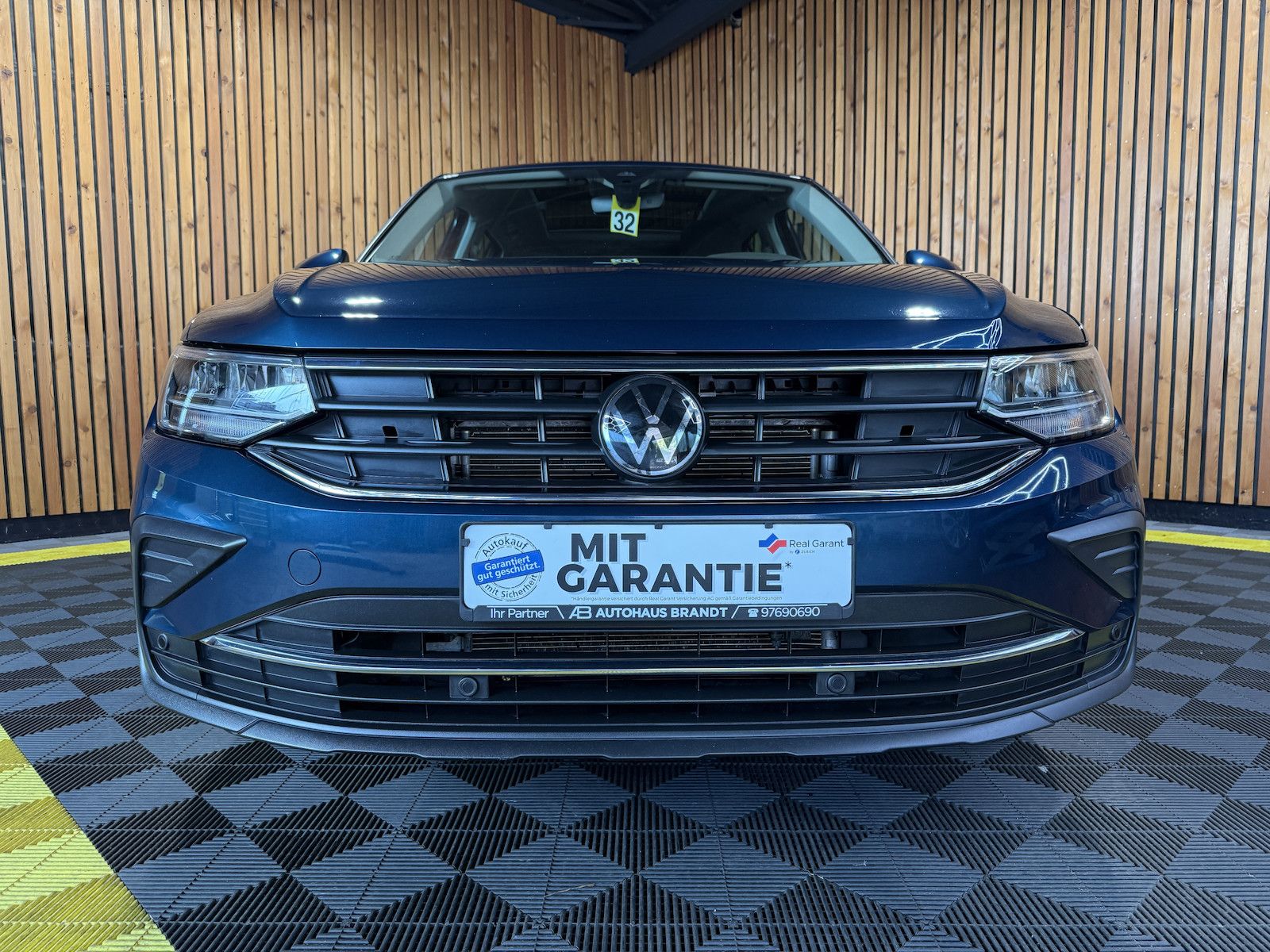 Fahrzeugabbildung Volkswagen Tiguan 1,5 TSI Active DSG *Navi*AHK*Kam*ACC*Pano
