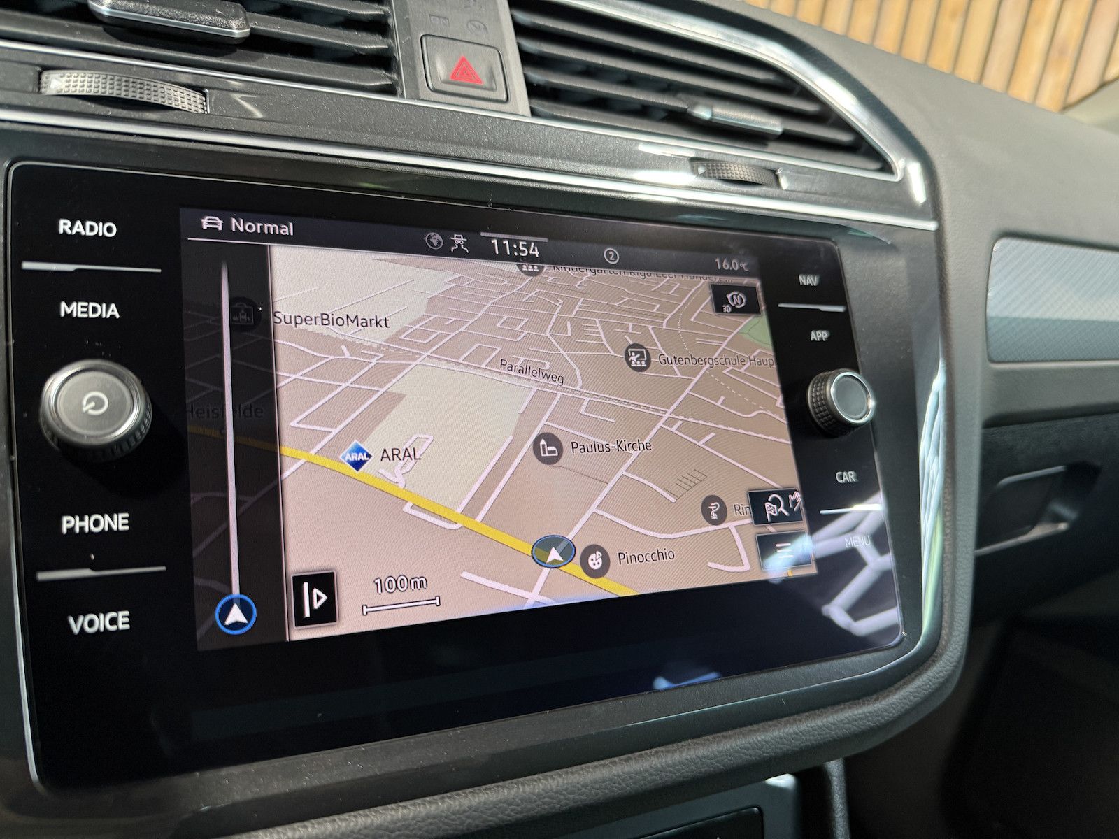 Fahrzeugabbildung Volkswagen Tiguan 1,5 TSI Active DSG *Navi*AHK*Kam*ACC*Pano