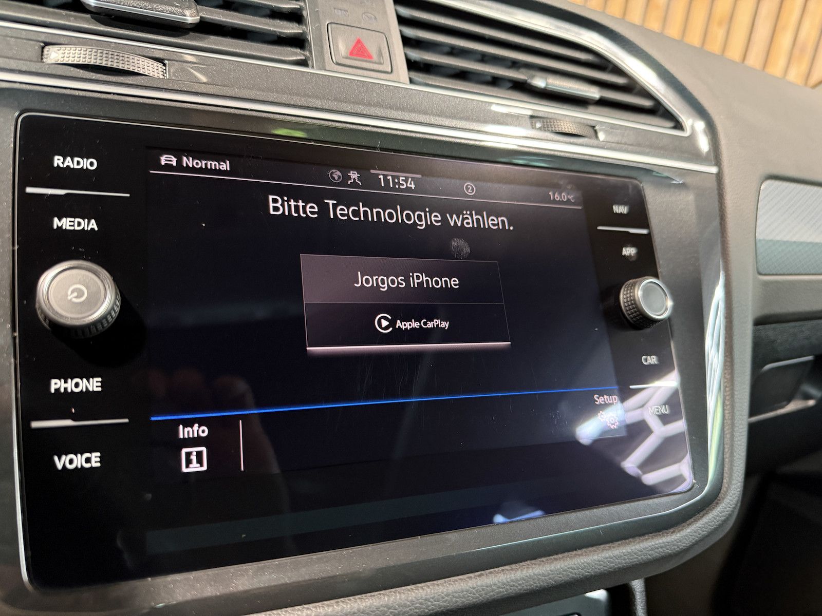 Fahrzeugabbildung Volkswagen Tiguan 1,5 TSI Active DSG *Navi*AHK*Kam*ACC*Pano
