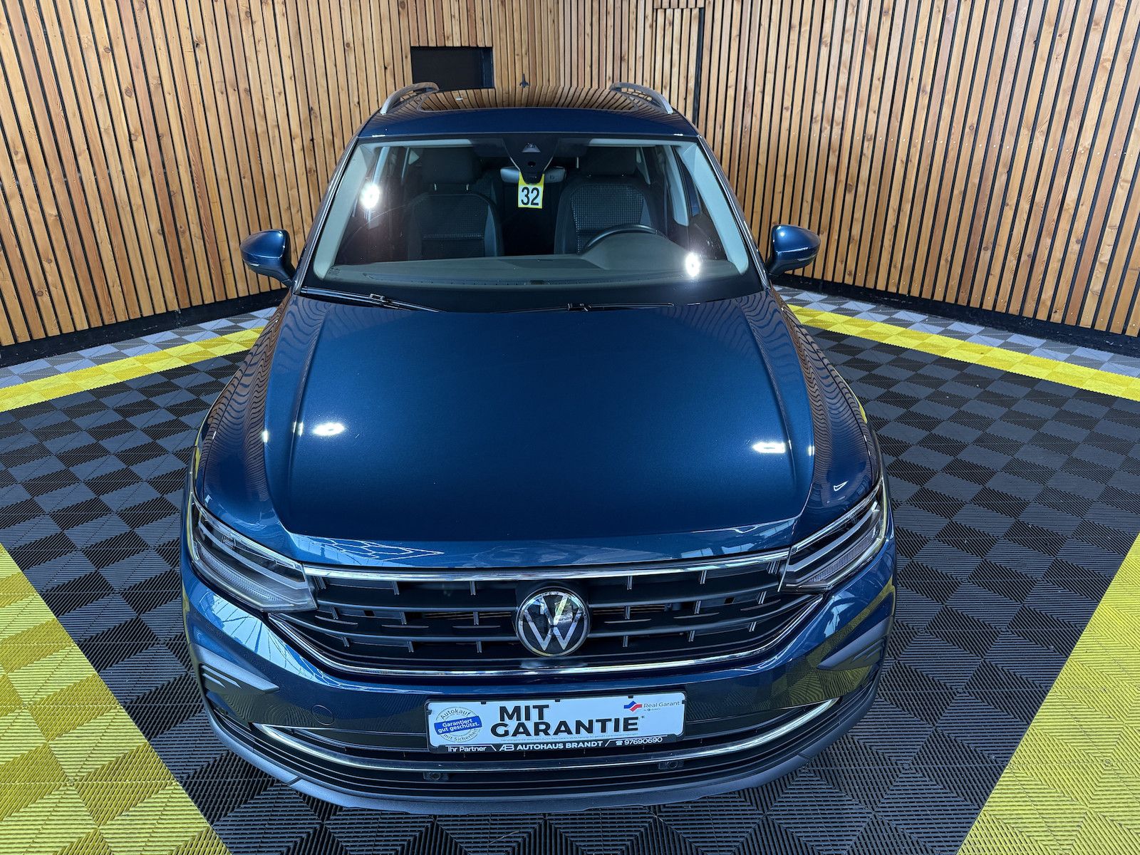 Fahrzeugabbildung Volkswagen Tiguan 1,5 TSI Active DSG *Navi*AHK*Kam*ACC*Pano