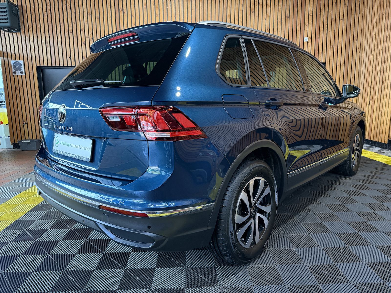 Fahrzeugabbildung Volkswagen Tiguan 1,5 TSI Active DSG *Navi*AHK*Kam*ACC*Pano