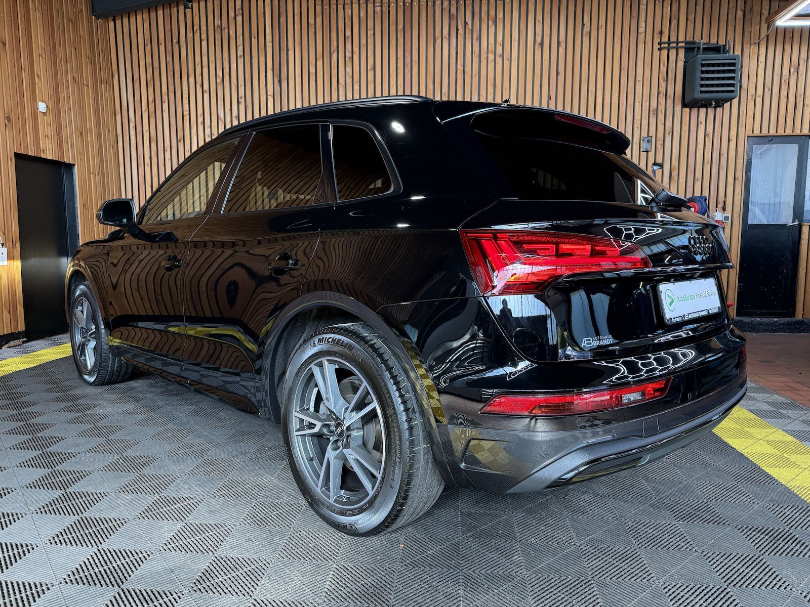 Fahrzeugabbildung Audi Q5 2,0TDI advan. Navi*AHK*B&O*ACC*Virtual*Matrix