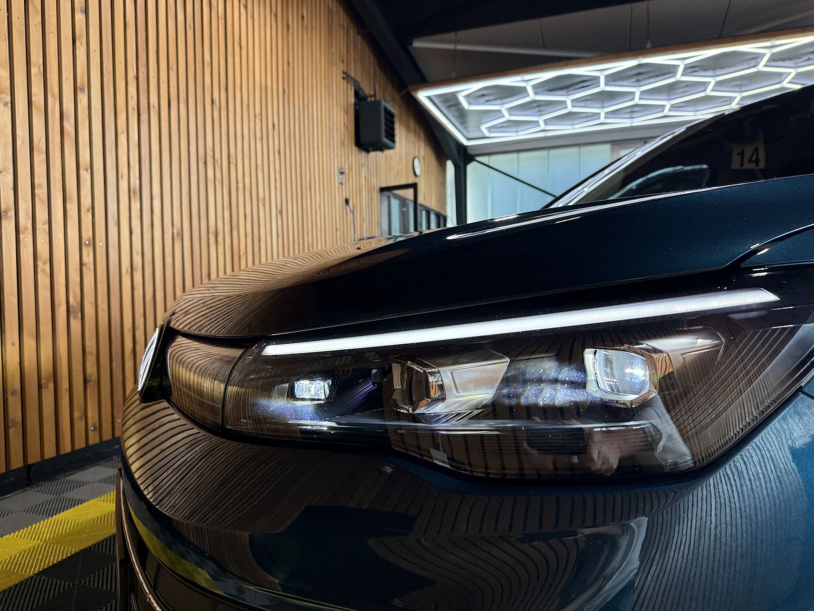 Fahrzeugabbildung Volkswagen Tiguan 1,5 eTSI DSG Goal *Navi*Kam*LED*AHK*360°