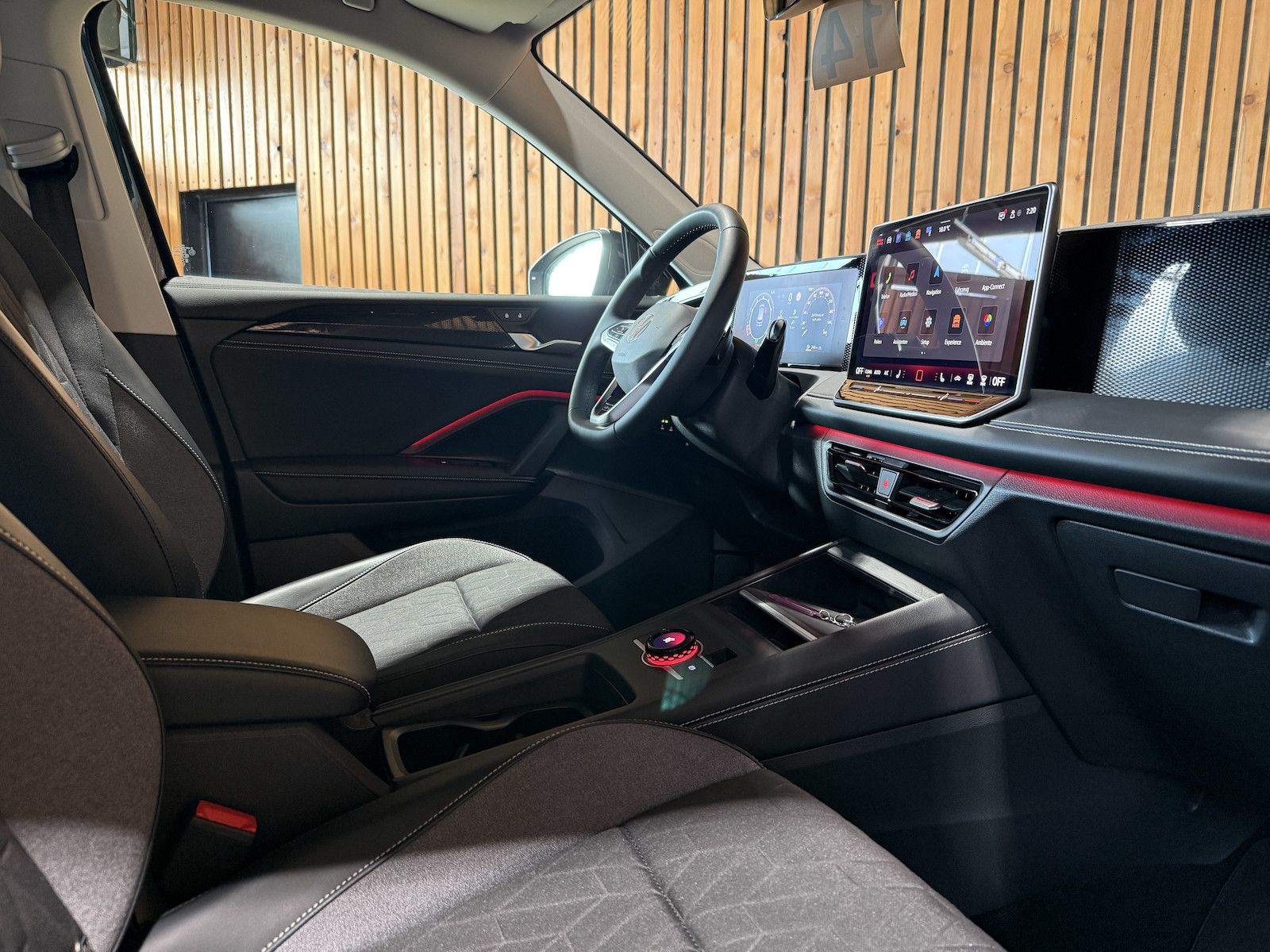 Fahrzeugabbildung Volkswagen Tiguan 1,5 eTSI DSG Goal *Navi*Kam*LED*AHK*360°