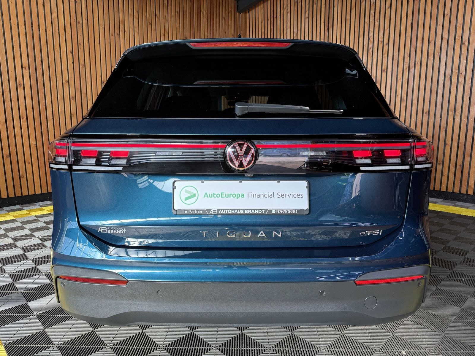 Fahrzeugabbildung Volkswagen Tiguan 1,5 eTSI DSG Goal *Navi*Kam*LED*AHK*360°