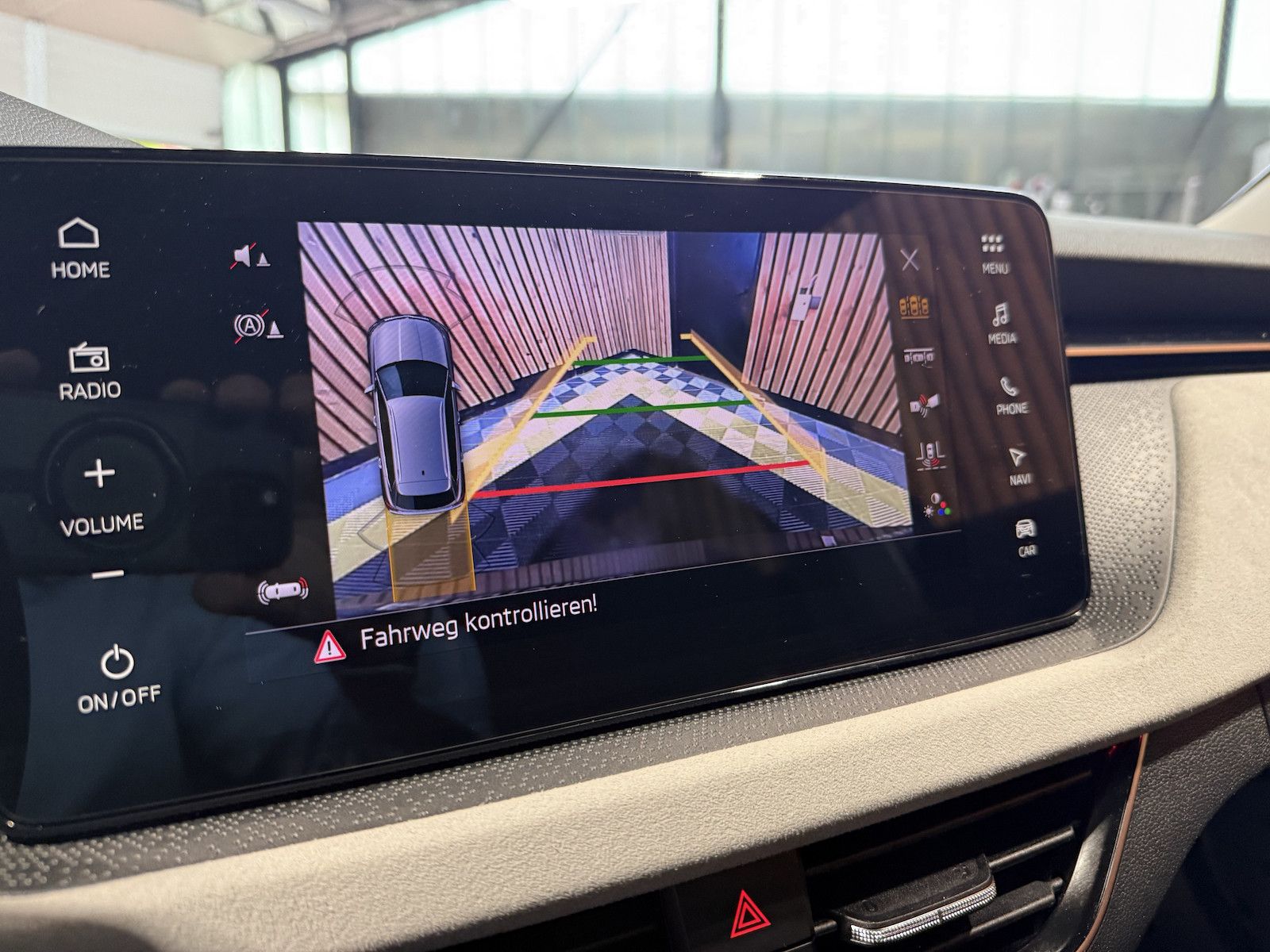 Fahrzeugabbildung SKODA Kamiq TSI DSG Drive Navi*LED*Kam*Virtual*Keyless