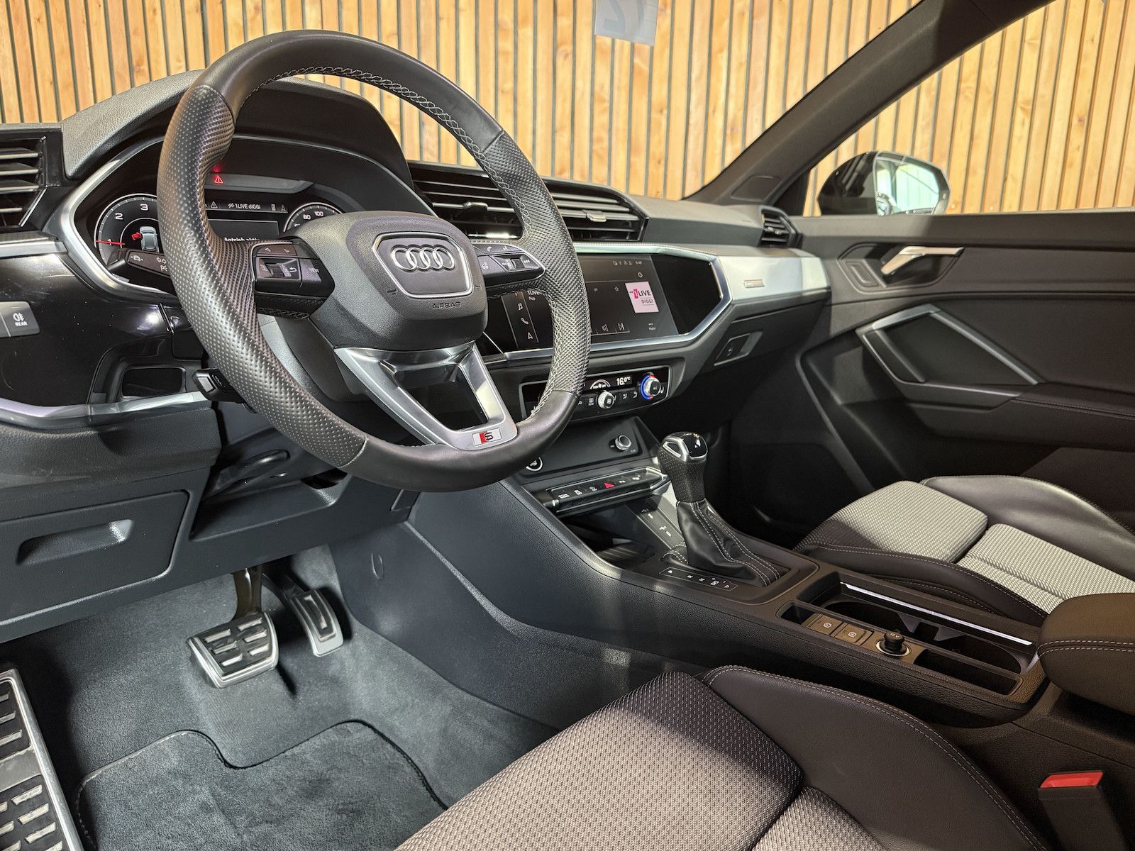 Fahrzeugabbildung Audi Q3 35 TDI S Line Aut. Navi*Matrix*Virt*Kam*AHK