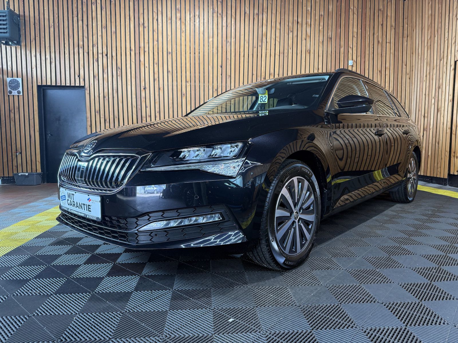 SKODA Superb Combi 2,0TDI DSG Navi*ACC*Virtual*AHK*Kam