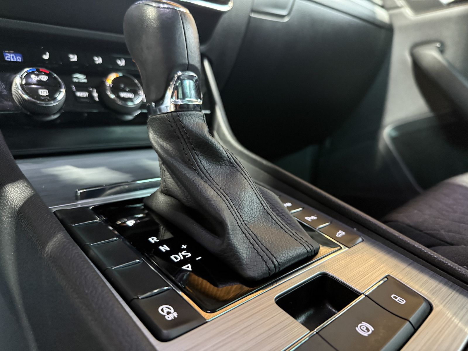 Fahrzeugabbildung SKODA Superb Combi 2,0TDI DSG Navi*ACC*Virtual*AHK*Kam