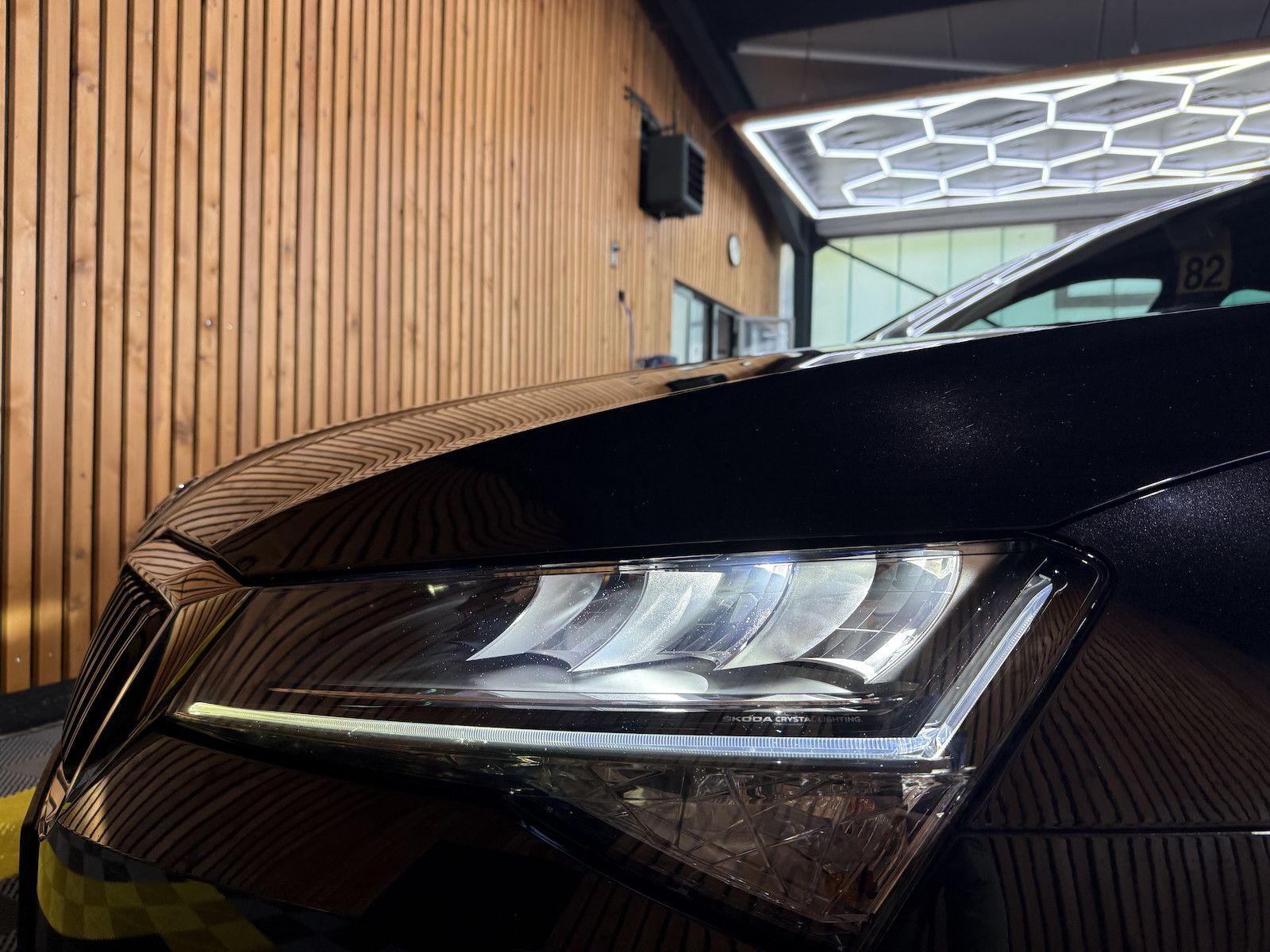 Fahrzeugabbildung SKODA Superb Combi 2,0TDI DSG Navi*ACC*Virtual*AHK*Kam