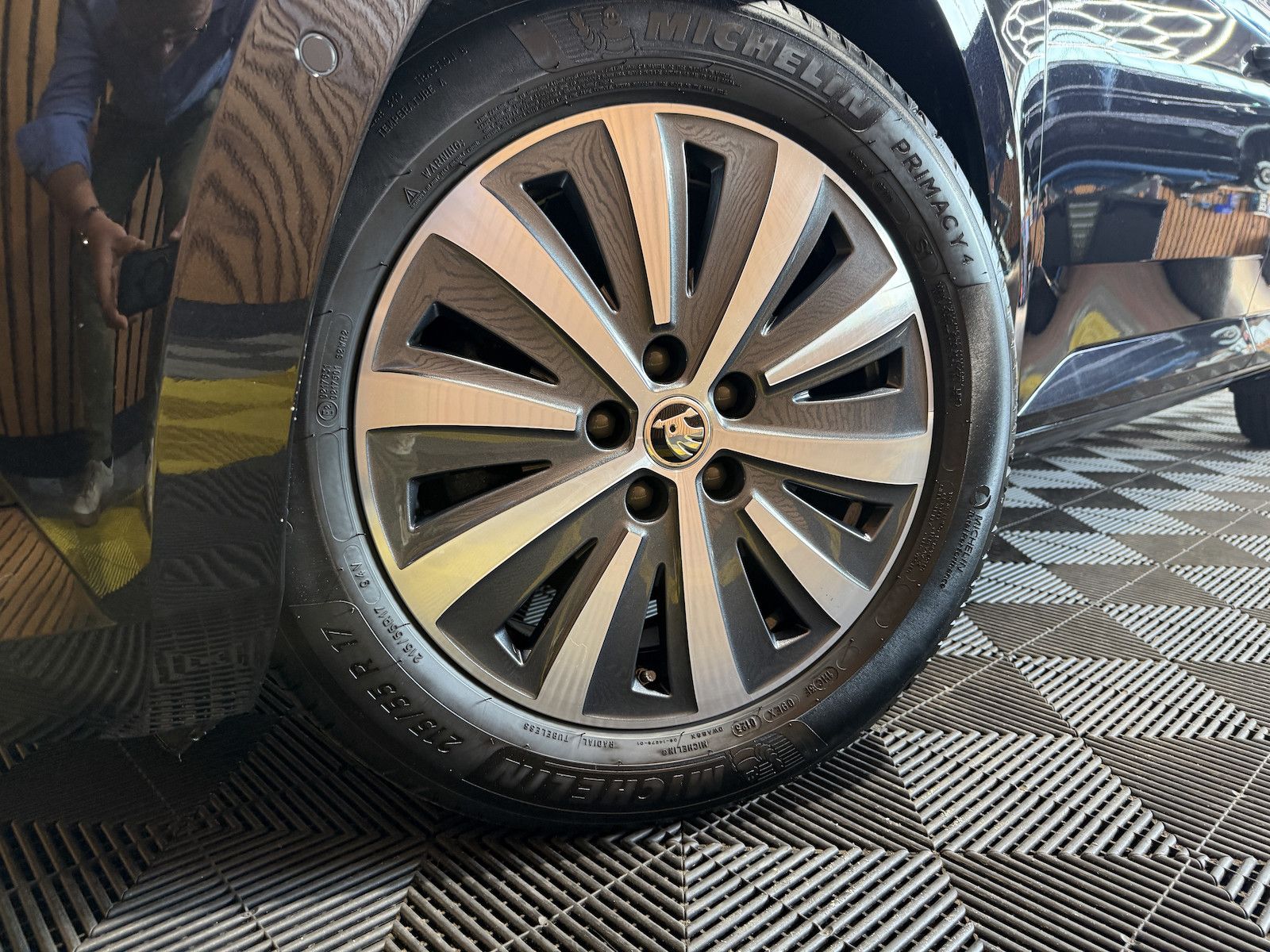 Fahrzeugabbildung SKODA Superb Combi 2,0TDI DSG Navi*ACC*Virtual*AHK*Kam