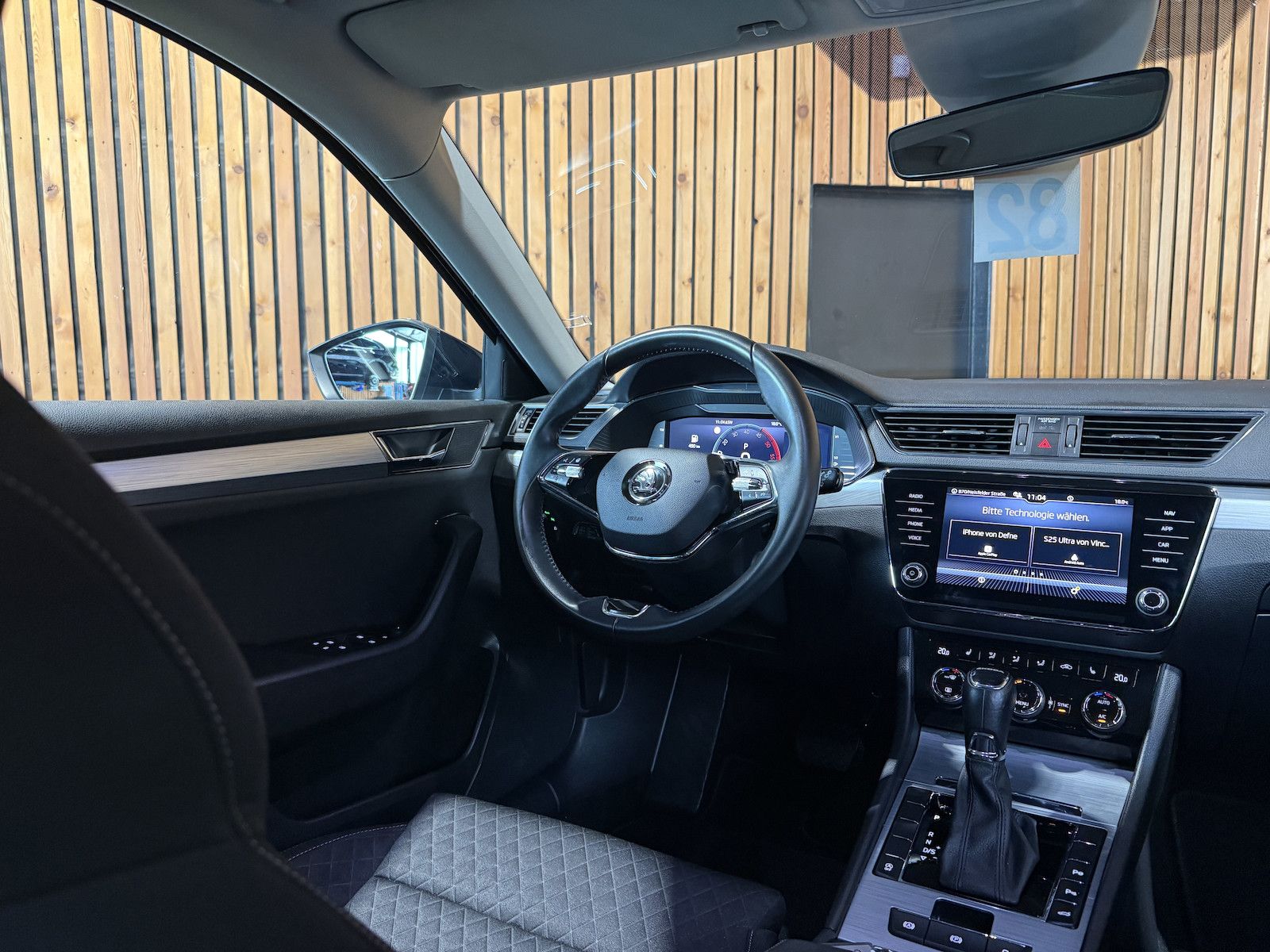 Fahrzeugabbildung SKODA Superb Combi 2,0TDI DSG Navi*ACC*Virtual*AHK*Kam