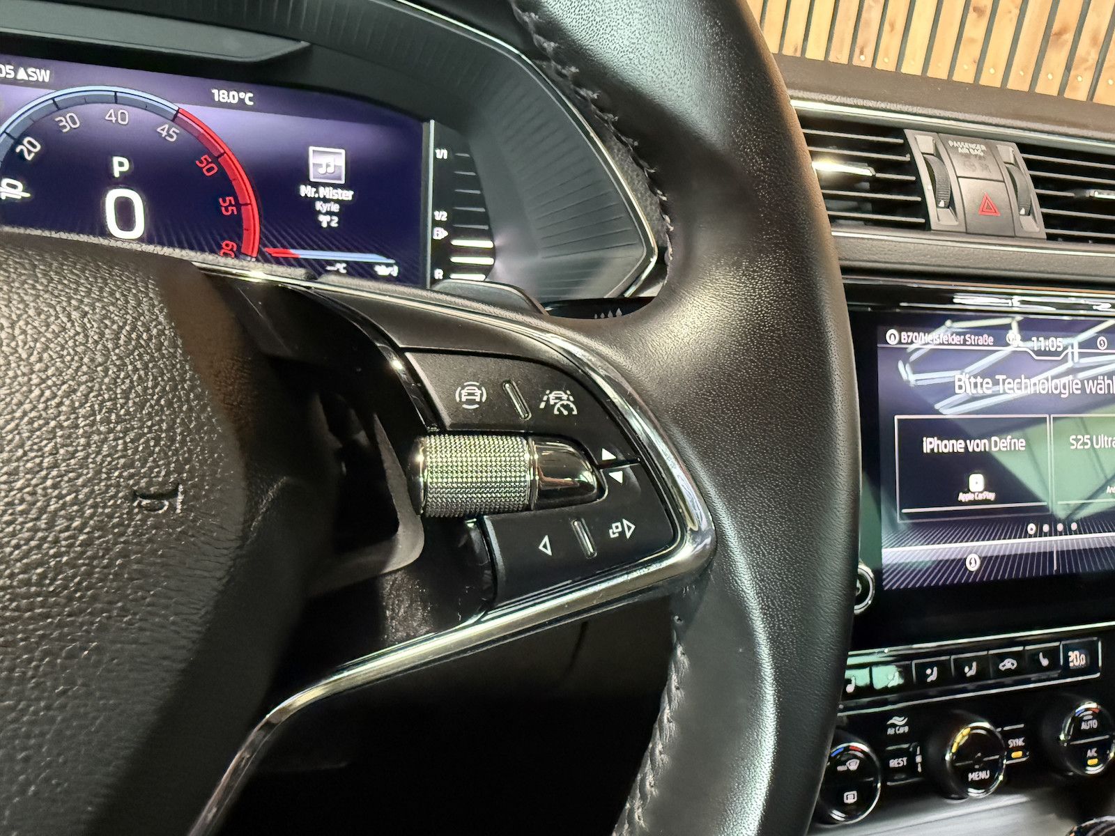 Fahrzeugabbildung SKODA Superb Combi 2,0TDI DSG Navi*ACC*Virtual*AHK*Kam