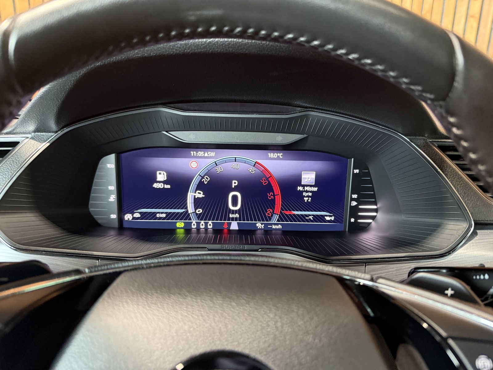 Fahrzeugabbildung SKODA Superb Combi 2,0TDI DSG Navi*ACC*Virtual*AHK*Kam