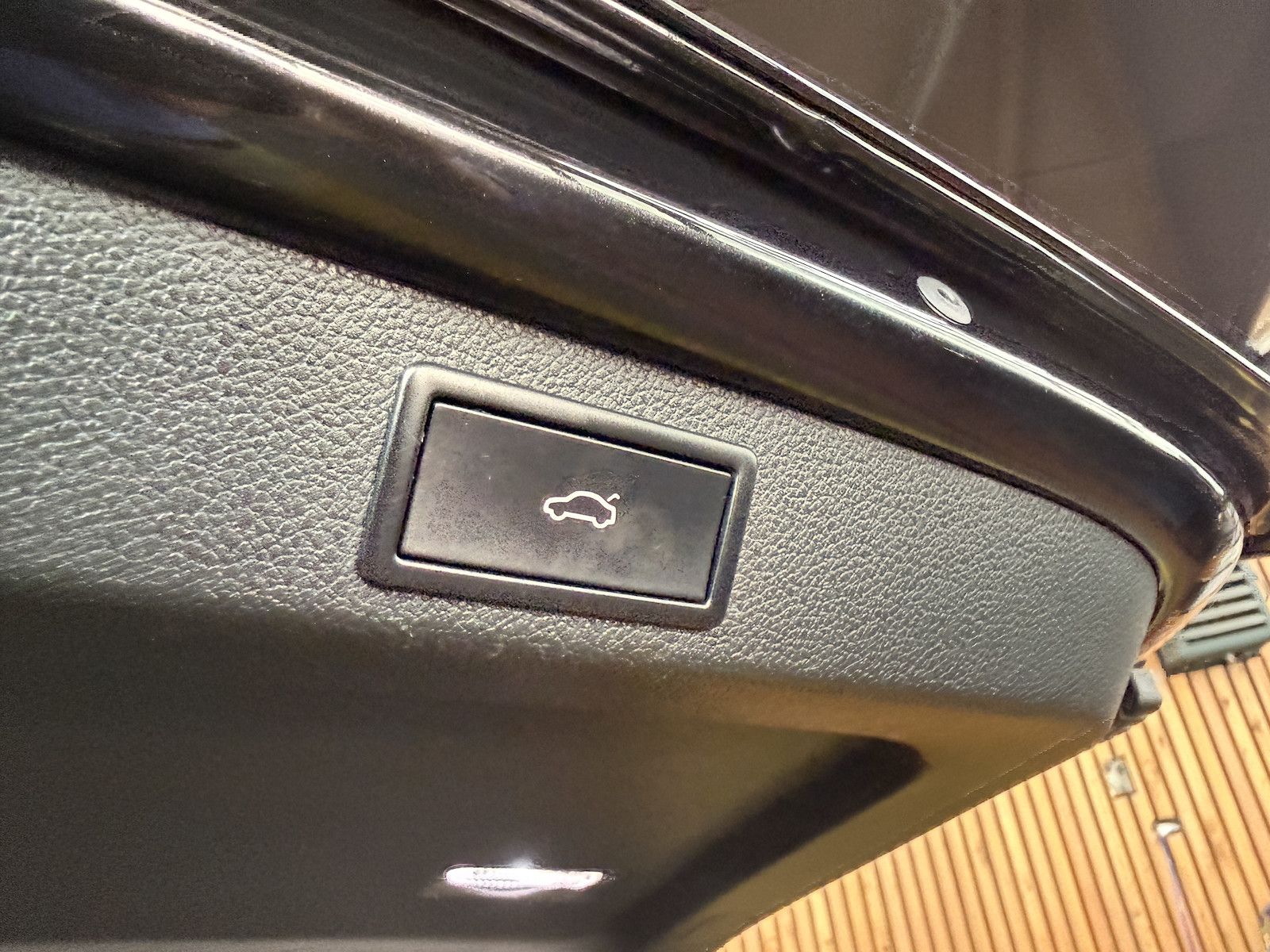 Fahrzeugabbildung SKODA Superb Combi 2,0TDI DSG Navi*ACC*Virtual*AHK*Kam
