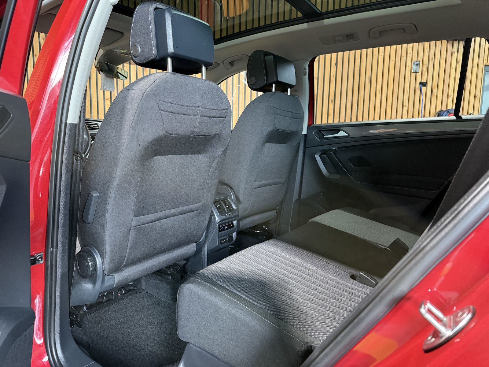 Fahrzeugabbildung Volkswagen Tiguan Allspace 2,0TDI DSG Navi*Kam*AHK*DCC*Pano