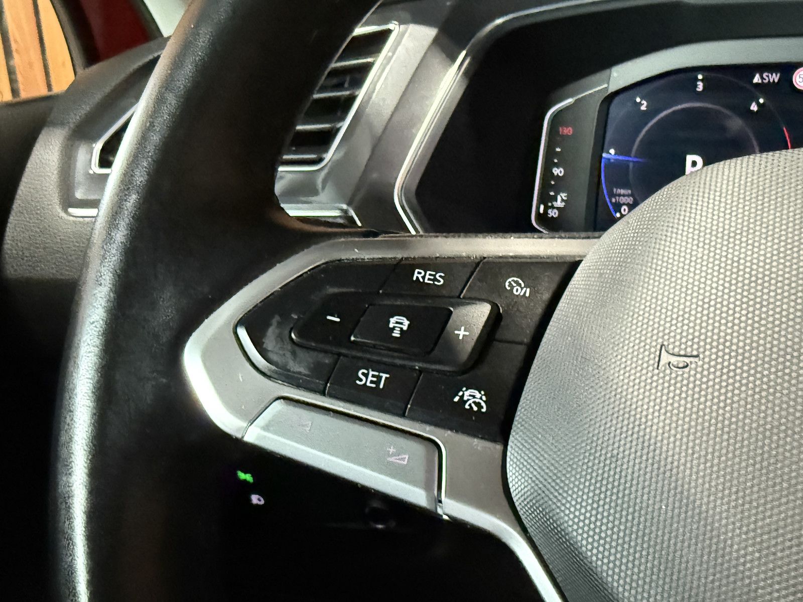 Fahrzeugabbildung Volkswagen Tiguan Allspace 2,0TDI DSG Navi*Kam*AHK*DCC*Pano