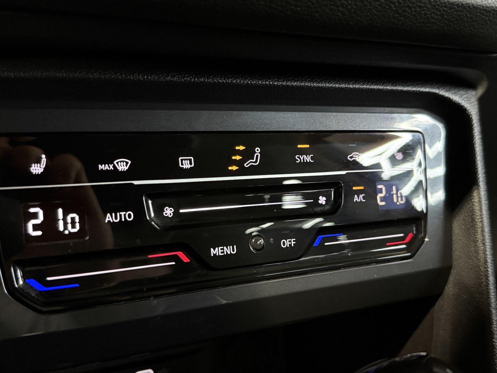Fahrzeugabbildung Volkswagen Tiguan Allspace 2,0TDI DSG Navi*Kam*AHK*DCC*Pano