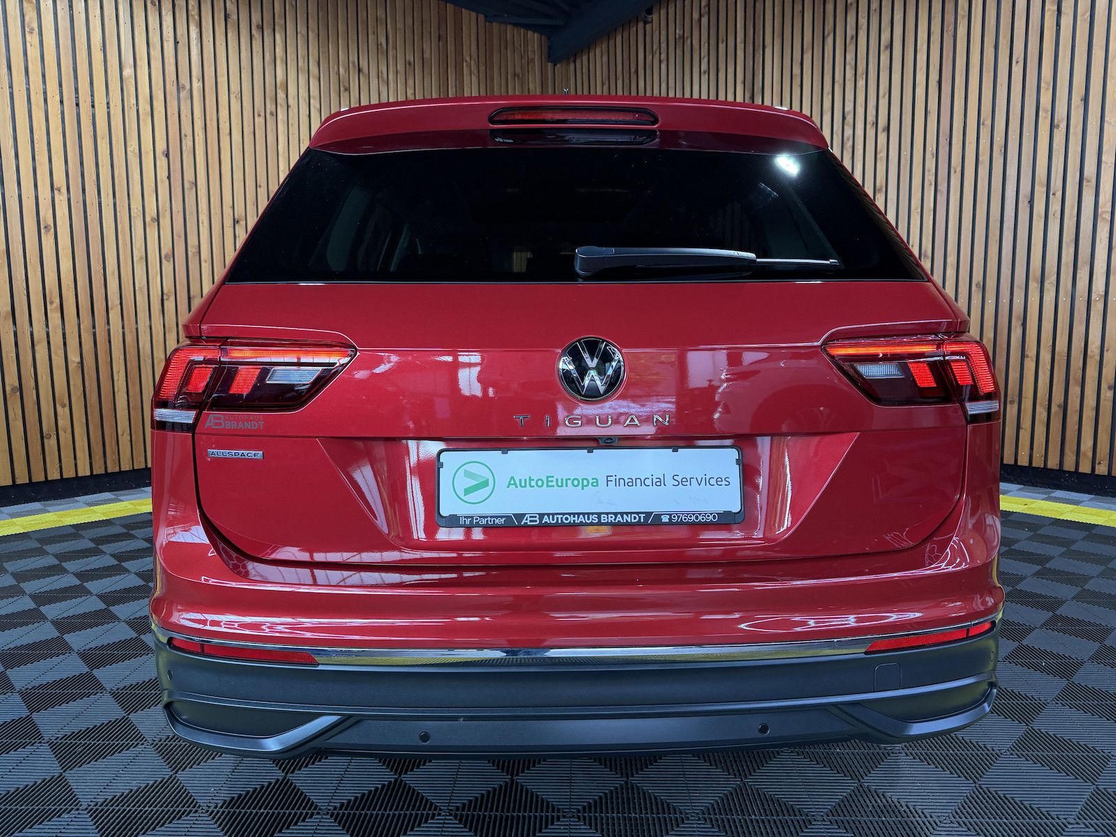 Fahrzeugabbildung Volkswagen Tiguan Allspace 2,0TDI DSG Navi*Kam*AHK*DCC*Pano
